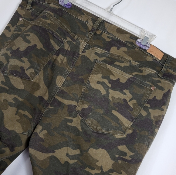 Judy Blue skinny fit camo pants, women's 22W  #1530 - Picture 6 of 6